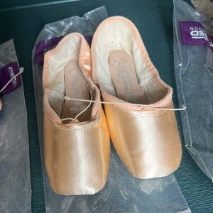 Pointe Shoes